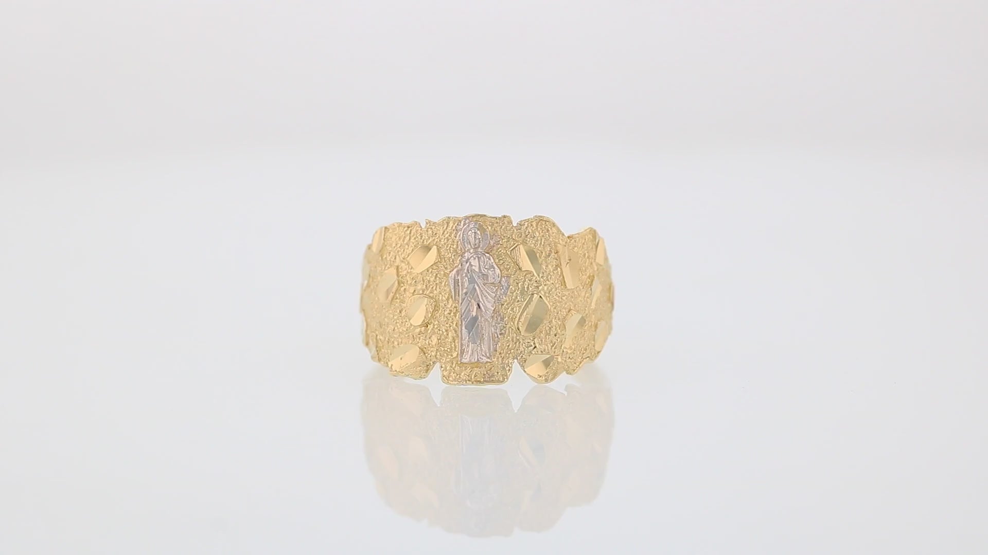 360 degree view of ring.