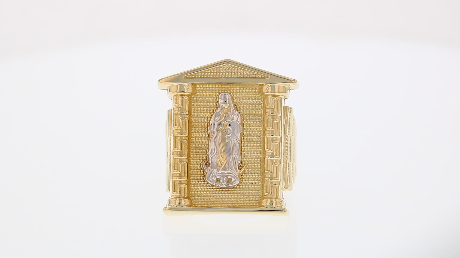 360 degree view of ring.