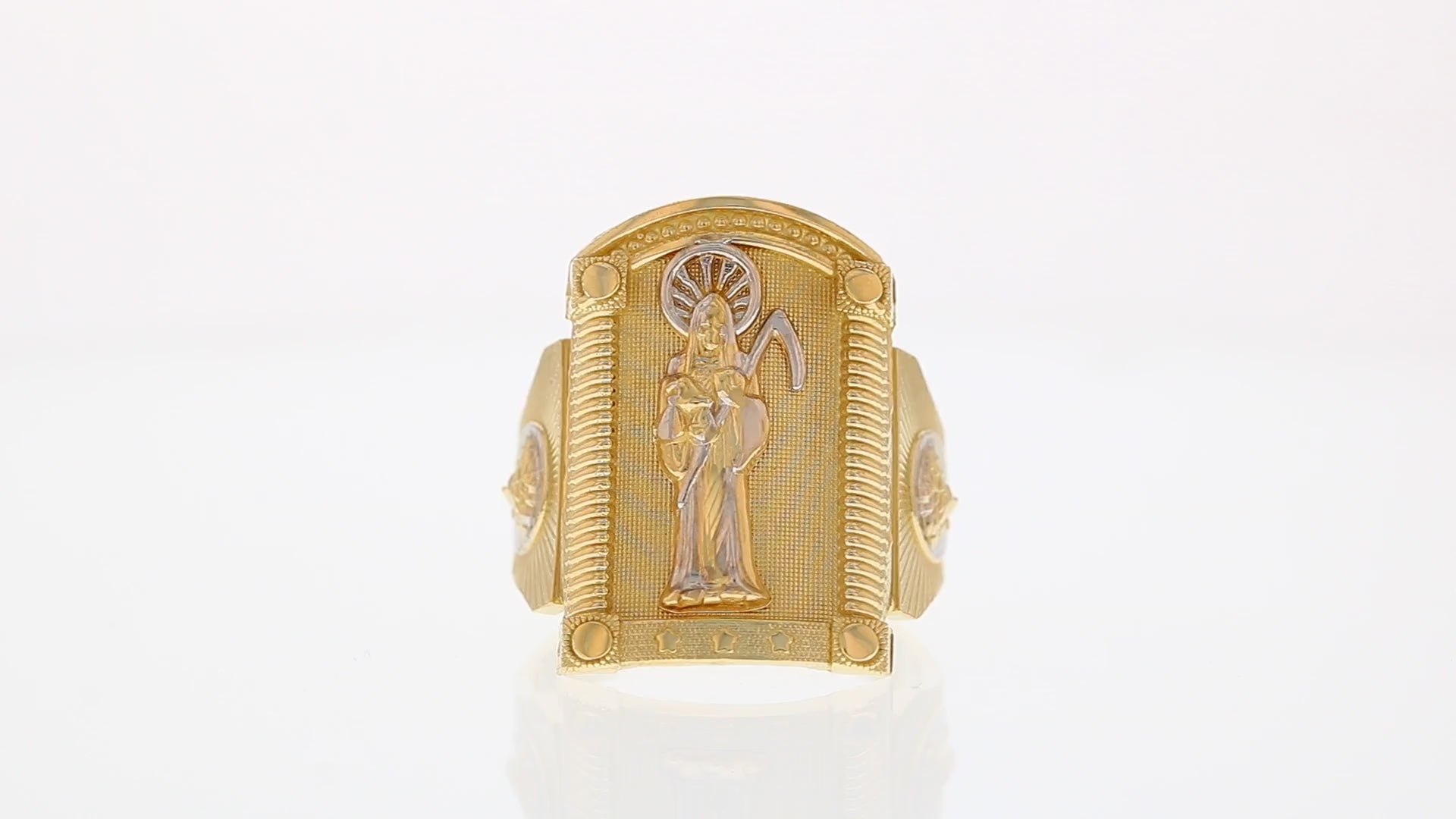 360 degree view of ring.