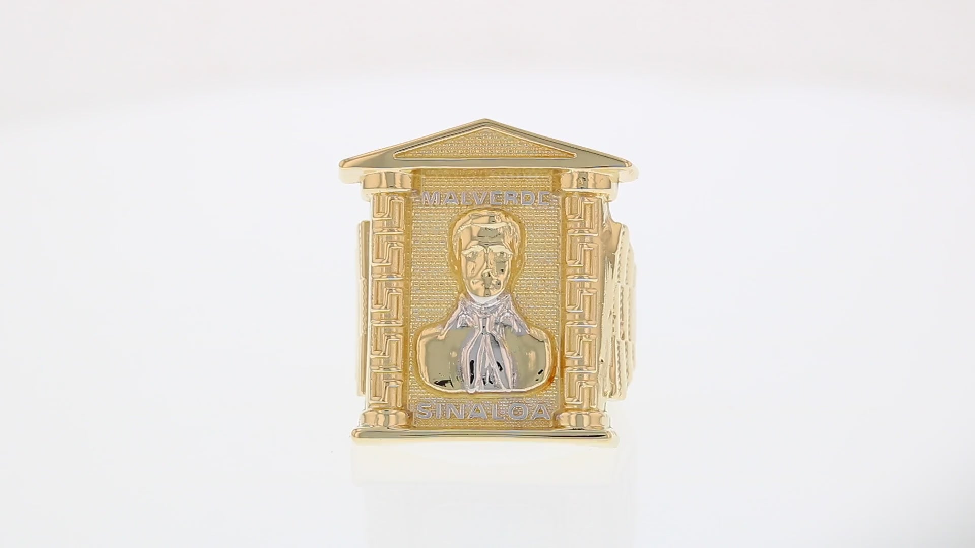 360 degree view of ring.