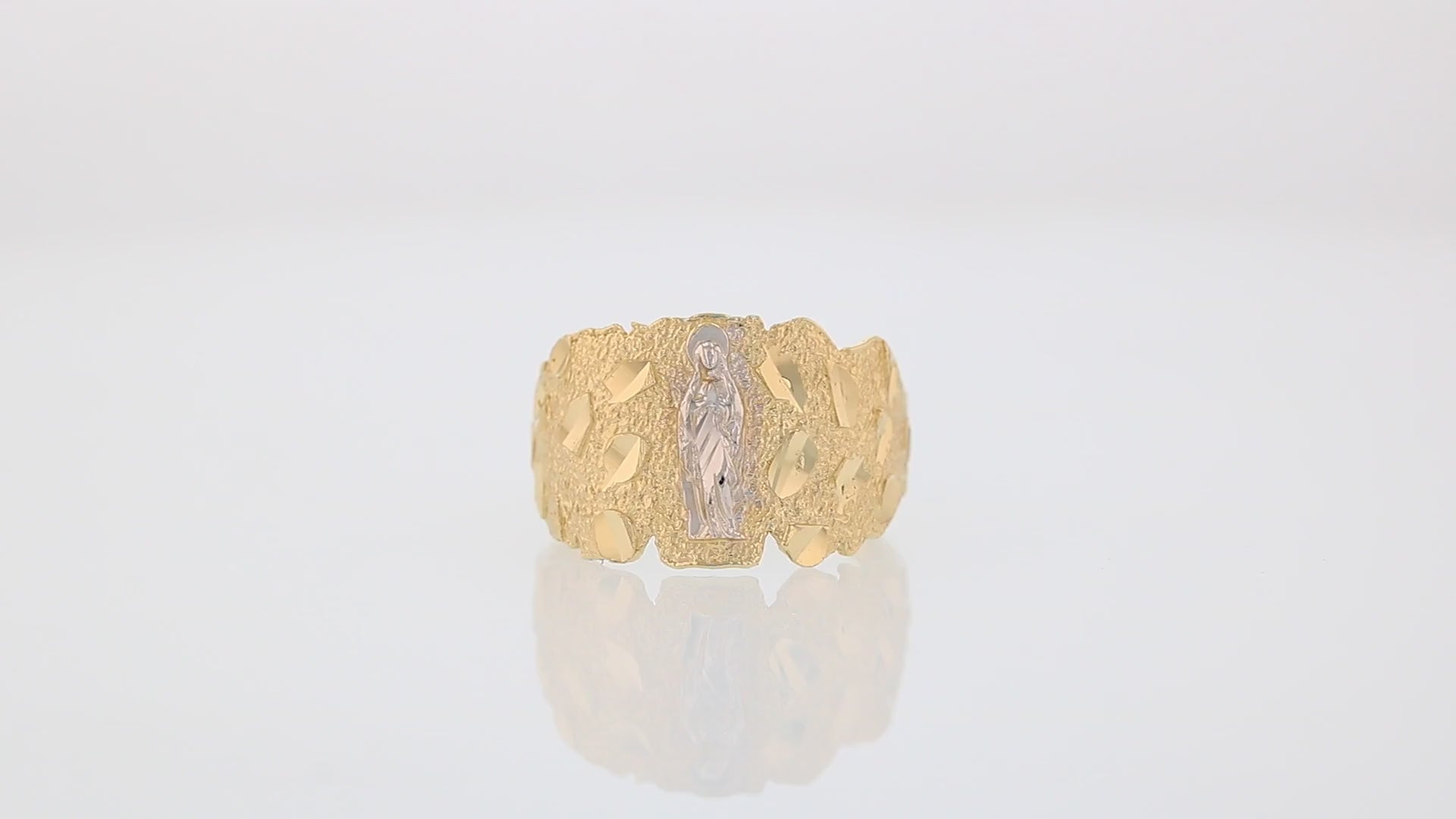 360 degree view of ring.