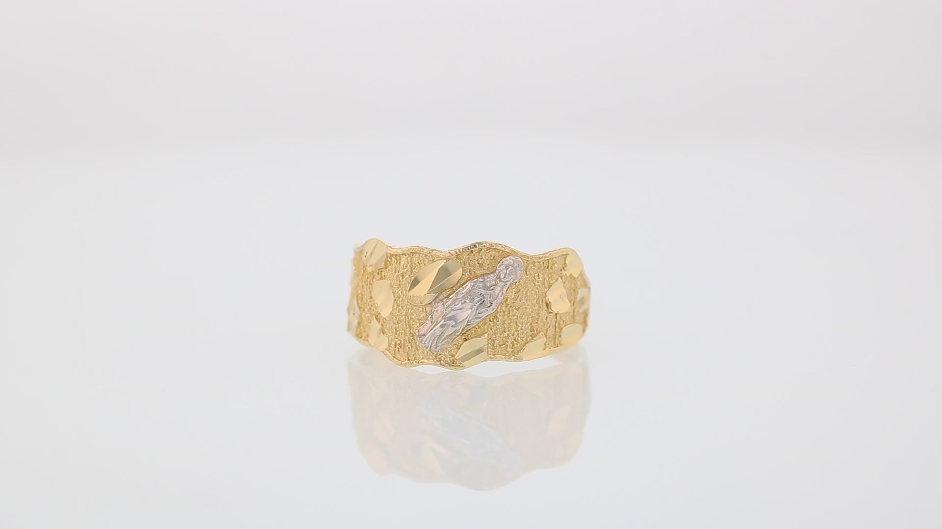 360 degree view of ring.